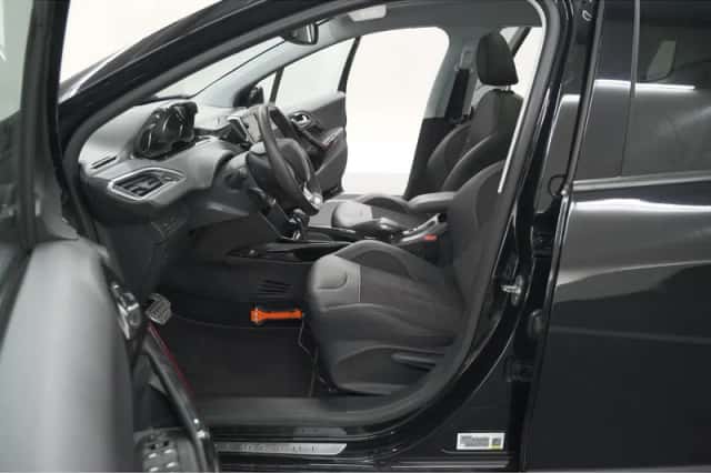 Peugeot 2008 (2018) thumbnail 21