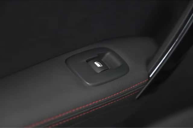 Peugeot 2008 (2018) thumbnail 23