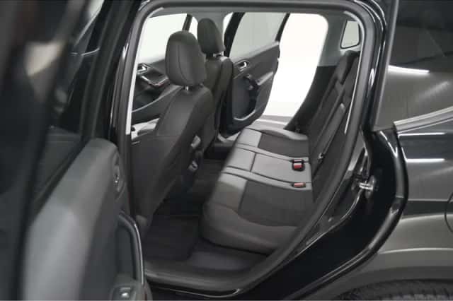 Peugeot 2008 (2018) thumbnail 24