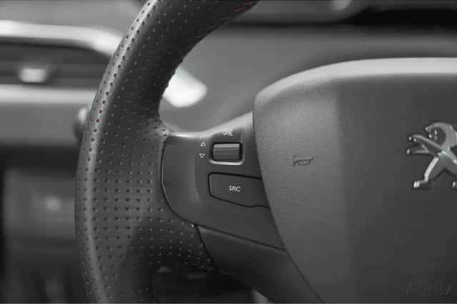Peugeot 2008 (2018) thumbnail 27