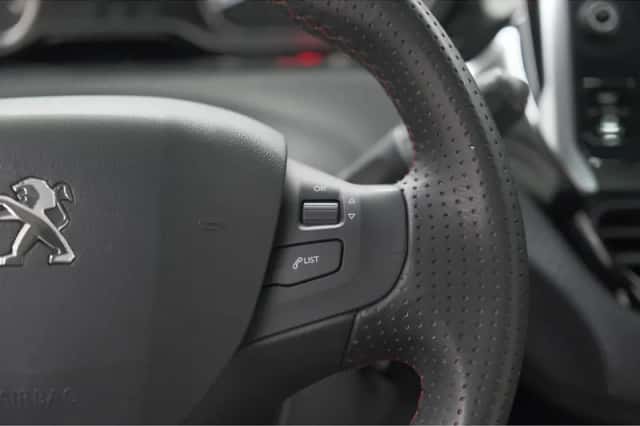 Peugeot 2008 (2018) thumbnail 28