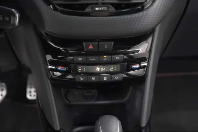 Peugeot 2008 (2018) thumbnail 39