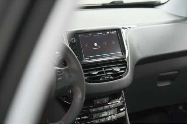 Peugeot 2008 (2018) thumbnail 45