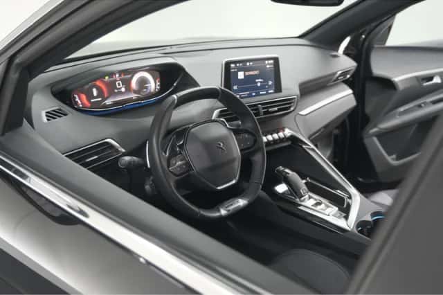 Peugeot 3008 (2020) thumbnail 2