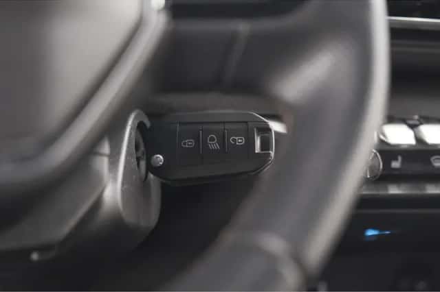Peugeot 3008 (2020) thumbnail 12