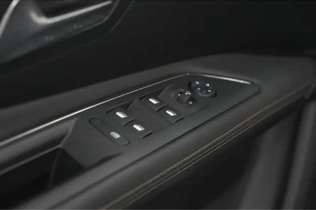 Peugeot 3008 (2020) thumbnail 21
