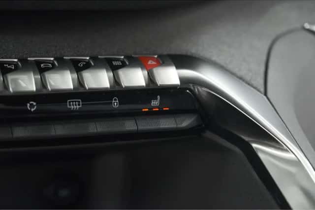 Peugeot 3008 (2020) thumbnail 41