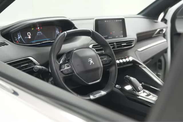 Peugeot 5008 (2020) thumbnail 2