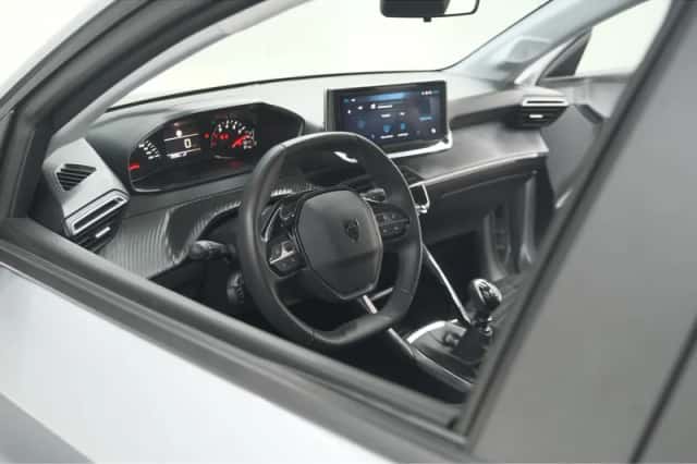 Peugeot 208 (2024) thumbnail 2