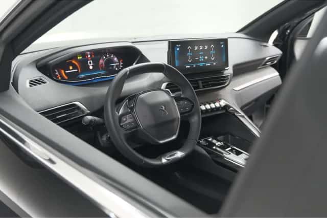 Peugeot 3008 (2024) thumbnail 2