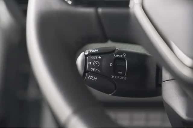 Peugeot 2008 (2025) thumbnail 4