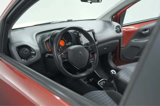 Peugeot 108 (2021) thumbnail 2