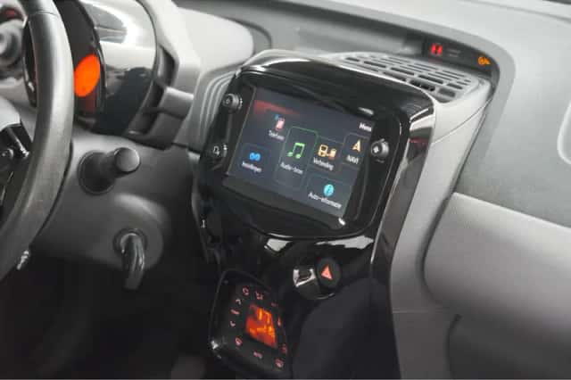 Peugeot 108 (2021) thumbnail 3