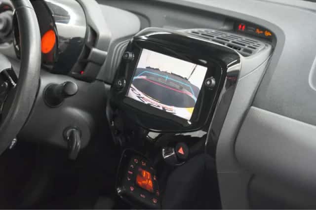 Peugeot 108 (2021) thumbnail 4