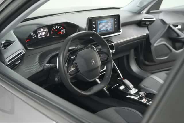 Peugeot 2008 (2022) thumbnail 2