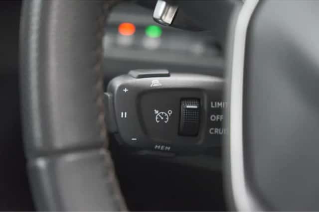 Peugeot 5008 (2023) thumbnail 3