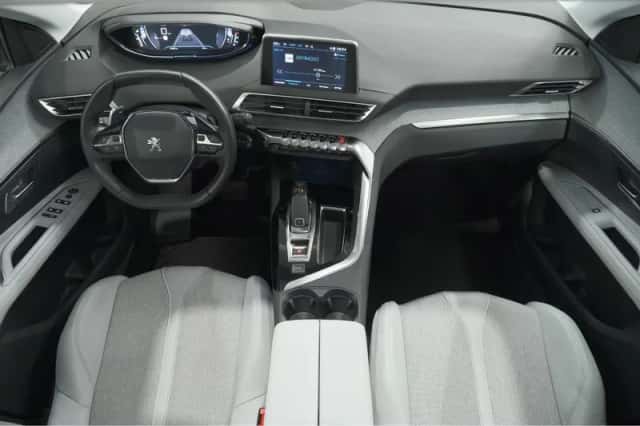 Peugeot 3008 (2019) thumbnail 2