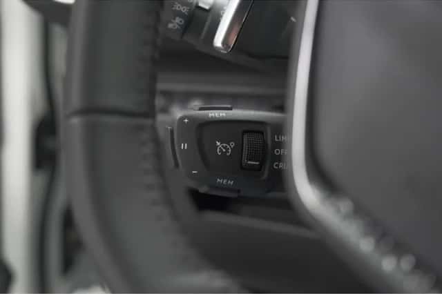 Peugeot 3008 (2023) thumbnail 3