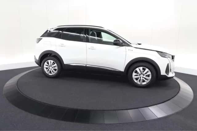 Peugeot 3008 (2023) thumbnail 4