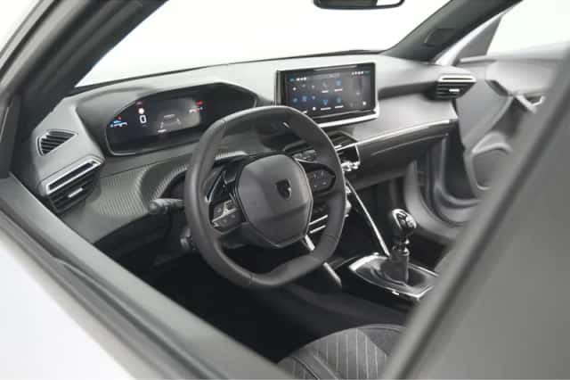 Peugeot 2008 (2025) thumbnail 2