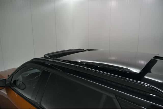 Peugeot e-2008 (2021) thumbnail 4