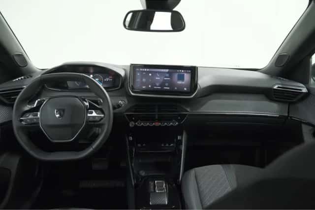 Peugeot 2008 (2023) thumbnail 2