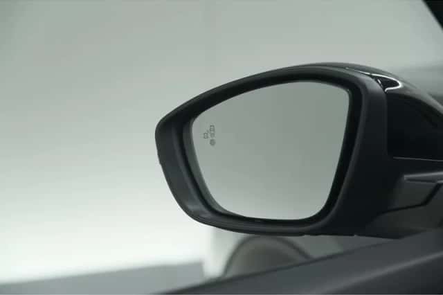 Peugeot 2008 (2023) thumbnail 4