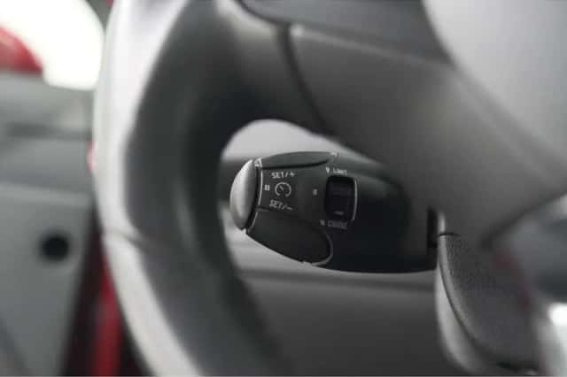 Peugeot 2008 (2018) thumbnail 3