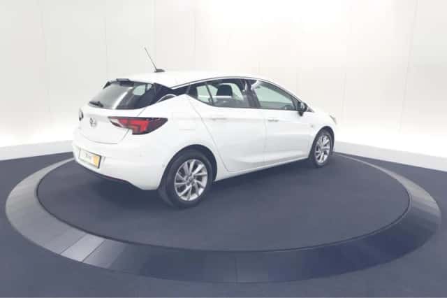 Opel Astra (2022) thumbnail 5