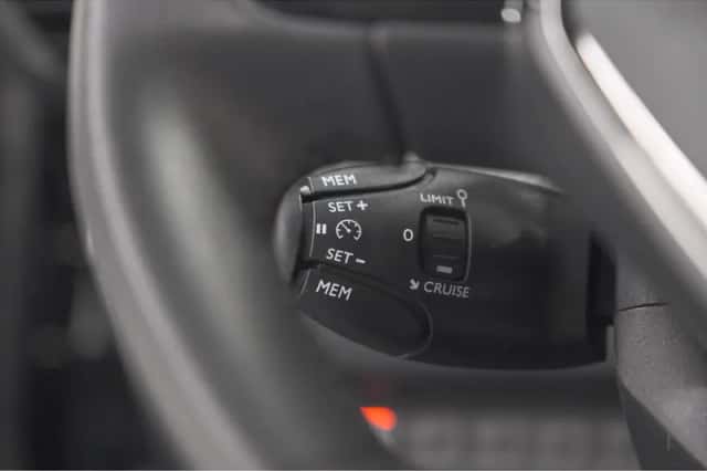Peugeot 208 (2022) thumbnail 4