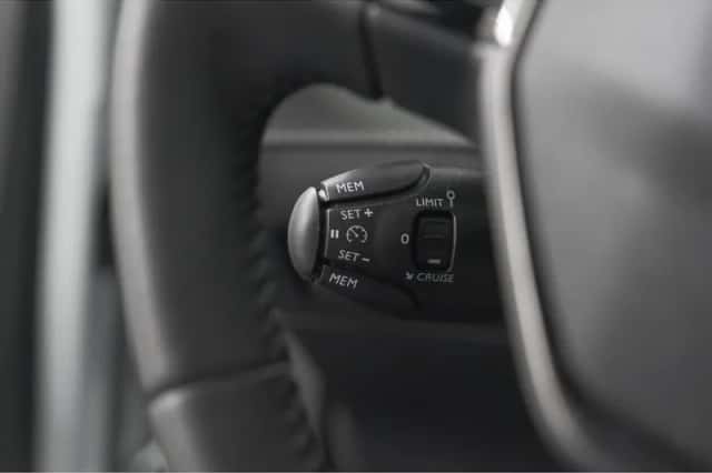 Peugeot 2008 (2025) thumbnail 3