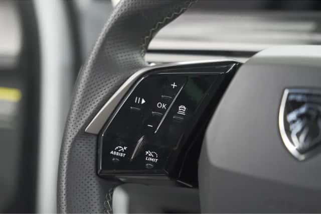 Peugeot 3008 (2025) thumbnail 3