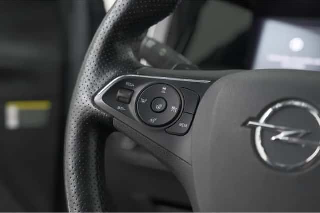Opel Grandland (2023) thumbnail 3