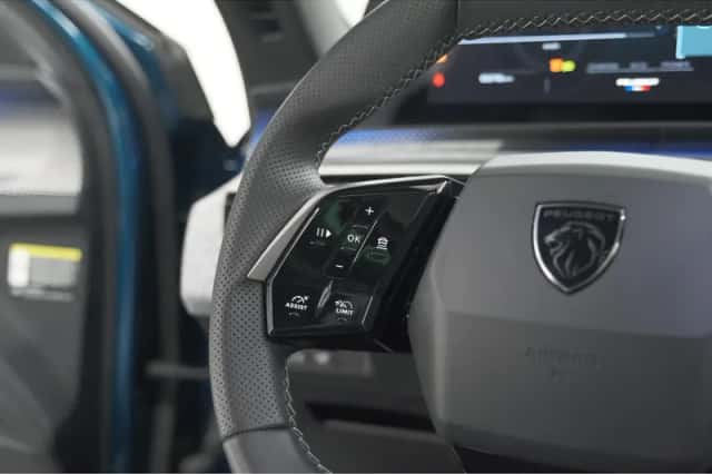 Peugeot 3008 (2025) thumbnail 3