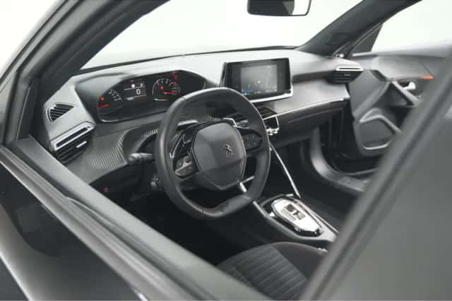 Peugeot 2008 (2023) thumbnail 2