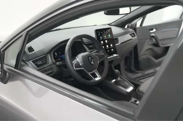 Renault Captur (2025) thumbnail 2