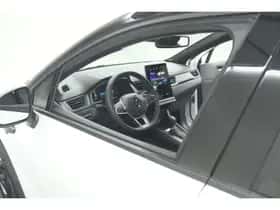 Renault Captur (2024) thumbnail 2