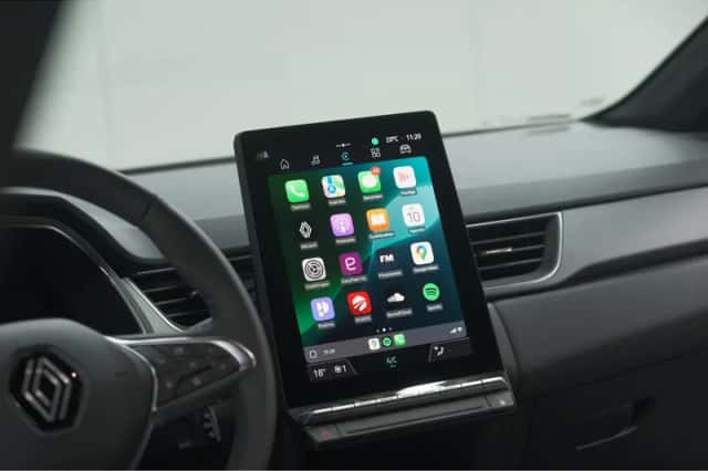 Renault Captur (2024) thumbnail 3