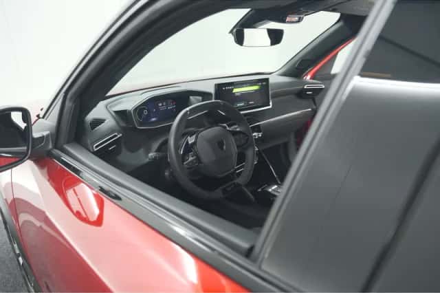 Peugeot 2008 (2024) thumbnail 2