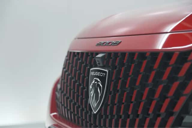 Peugeot 2008 (2024) thumbnail 4