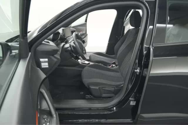 Peugeot 2008 (2023) thumbnail 23