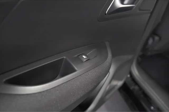 Peugeot 2008 (2023) thumbnail 25