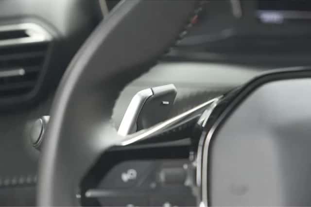 Peugeot 2008 (2023) thumbnail 31