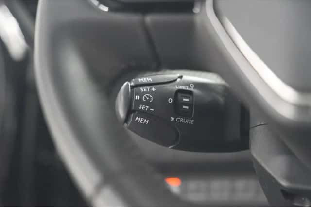 Peugeot 2008 (2023) thumbnail 35