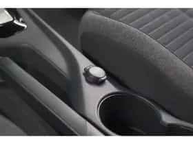 Peugeot 2008 (2023) thumbnail 39
