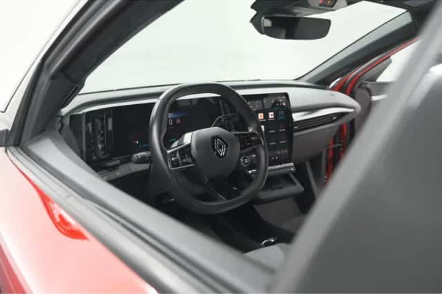 Renault Mégane E-Tech (2023) thumbnail 2