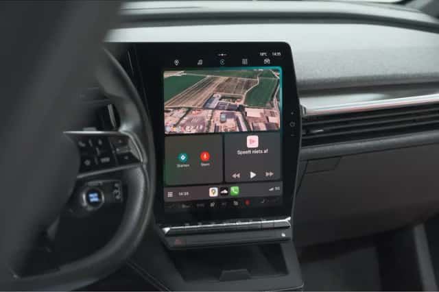 Renault Mégane E-Tech (2023) thumbnail 3