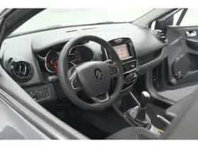 Renault Clio (2018) thumbnail 2