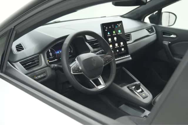 Renault Captur (2025) thumbnail 2