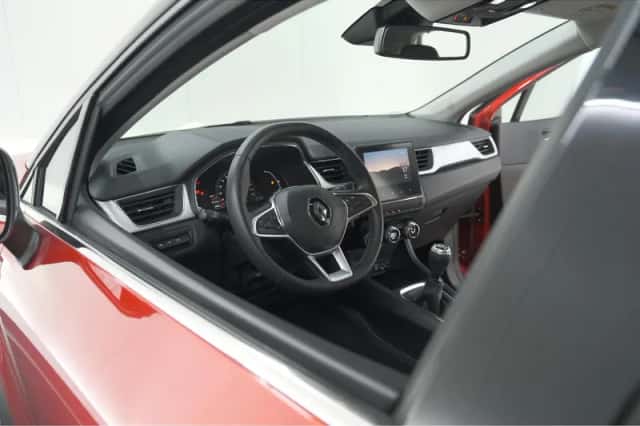 Renault Captur (2023) thumbnail 2